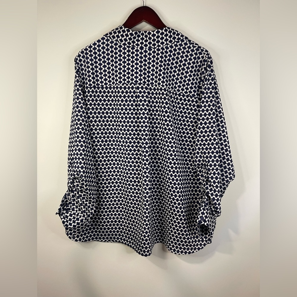 Tommy Hilfiger‎ Navy and White Zigzag Button Down blouse - Picture 7 of 10